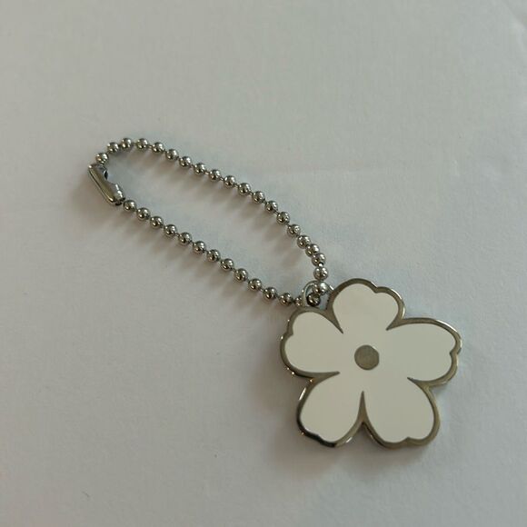 NWOT Vintage Burberry White Prorsum Flower Bag
Charm Keychain Purse - Picture 1 of 6